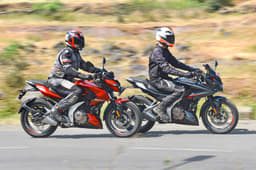 The handlebars on F250 and N250 are placed at a similar height and have the same angle.